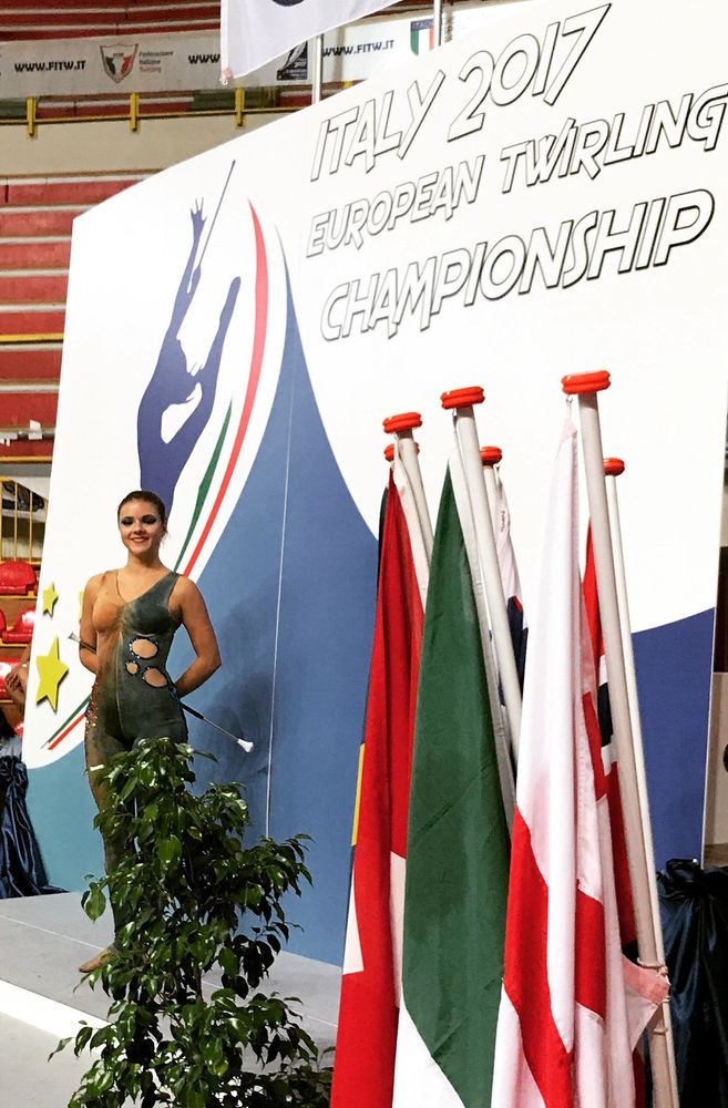 Twirlerin Sophia bei Twirling-EM Italien 2017